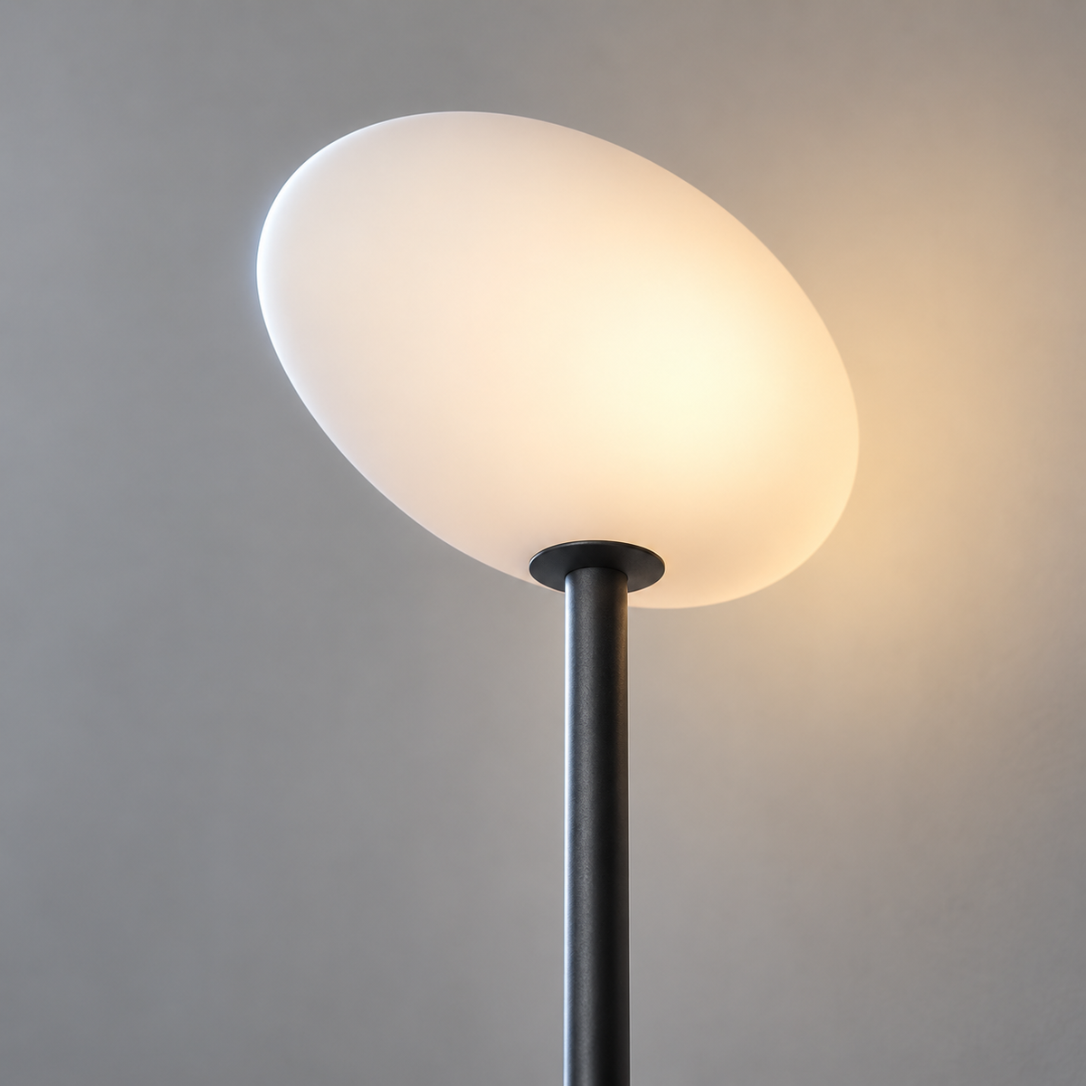 Obsidian Stem Floor Lamp oval diffuser connection detail