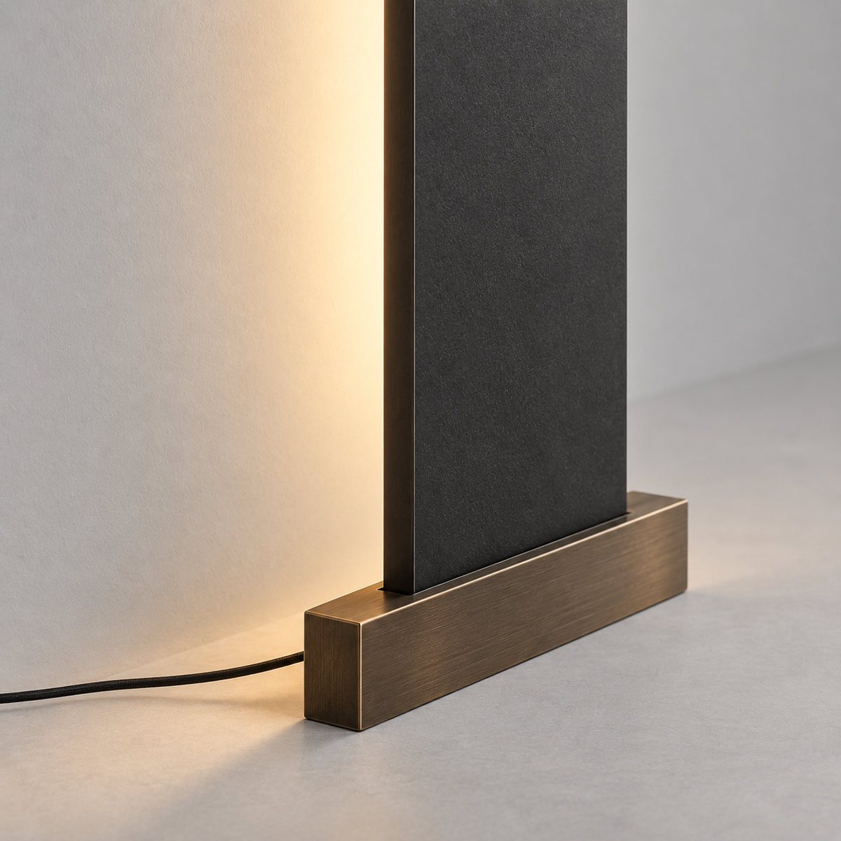 Vale Wash Floor Lamp concealed light channel detail